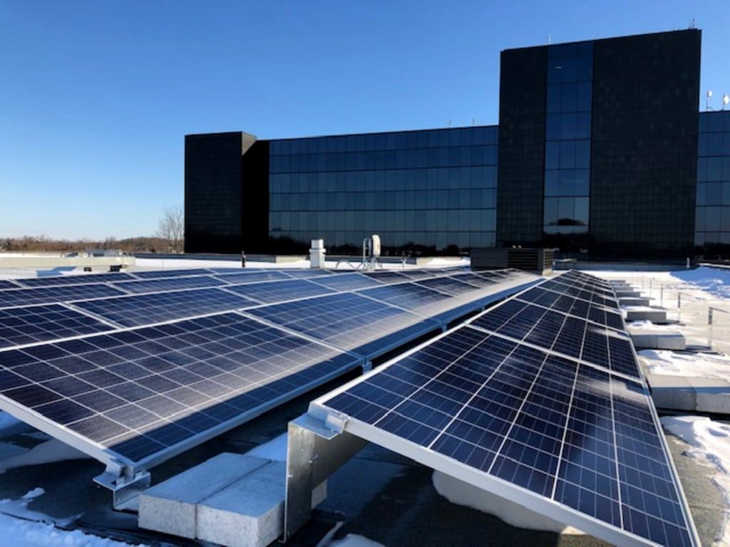 Panneaux solaires au siège social de 3M Canada, dans le cadre de sa stratégie d’exploitation durable